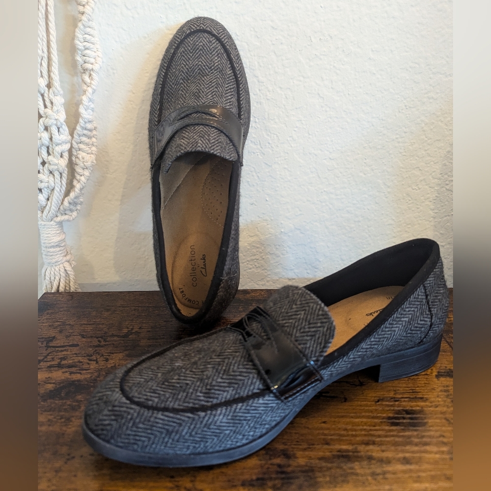 Clarks Ultimate Comfort Herringbone Loafers - Picture 3 of 10